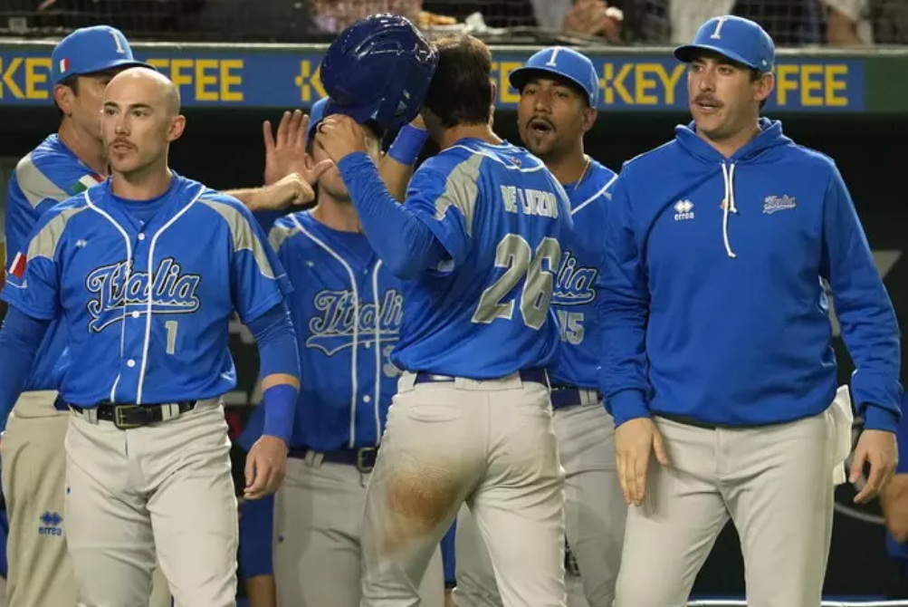 Italy top Pool B in WBC