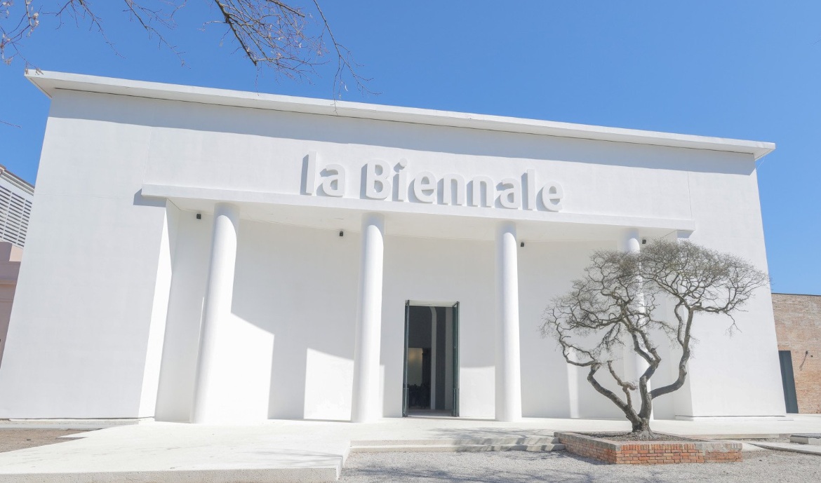 Biennale art jury resigns en masse