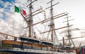 Amerigo Vespucci salpa per New York per celebrare l’indipendenza degli Stati Uniti