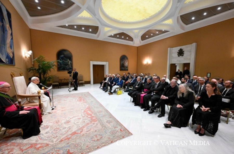 Writers audience with Pope LEO XIV. Image credit: Vatican media