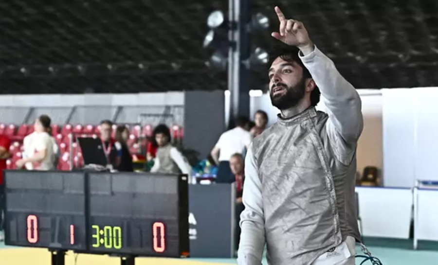 Fencing gold puts Italy top of table